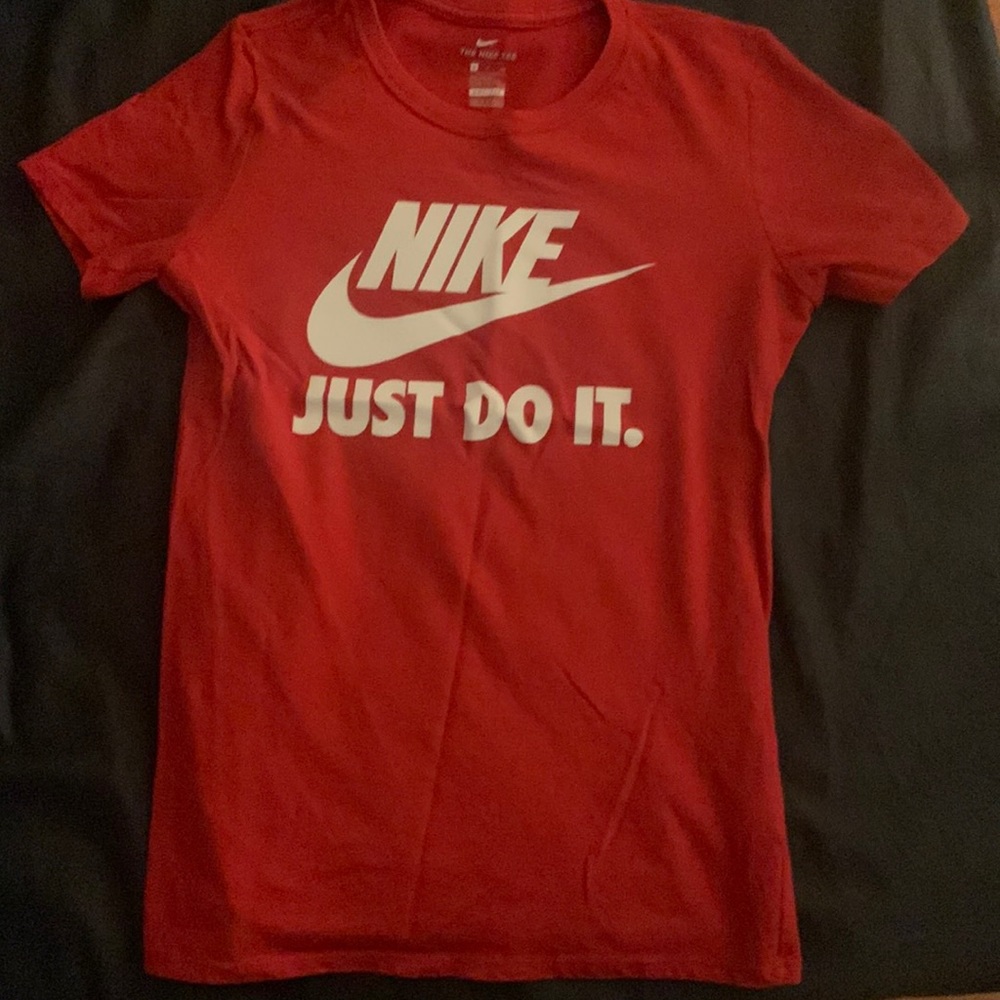 Red nike shirt for boys